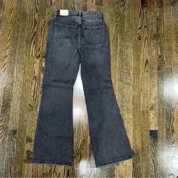 Universal thread High rise flare black jeans. Size 2. Fitted hip. Flared leg. - Picture 8 of 9